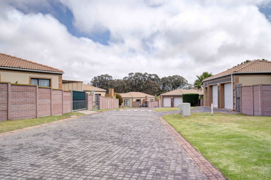 3 Bedroom Property for Sale in Parsonsvlei Eastern Cape
